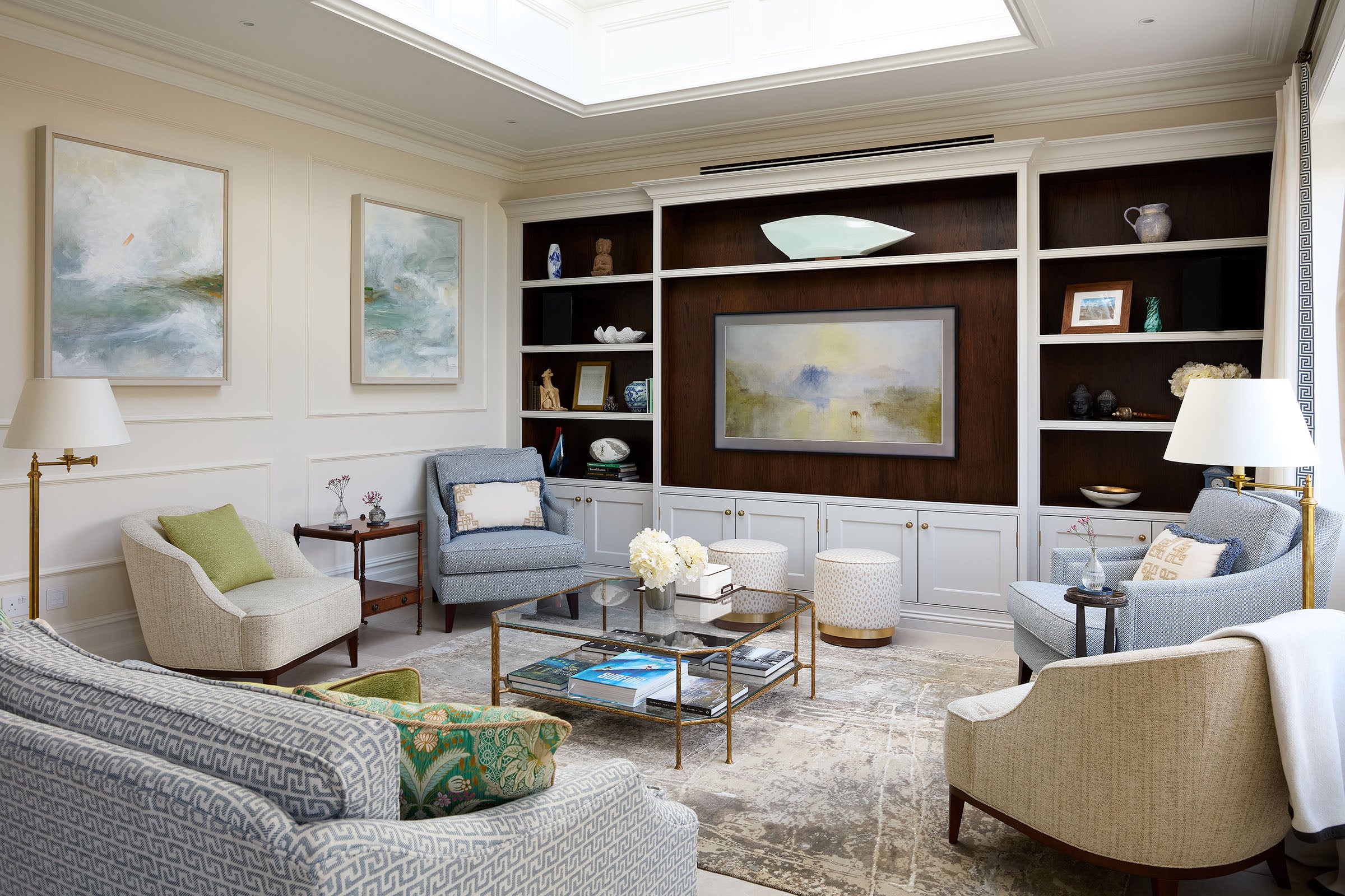 Chic living room design in West London, with many blue and gold tones. Fabrics by Thibaut and Pierre Frey